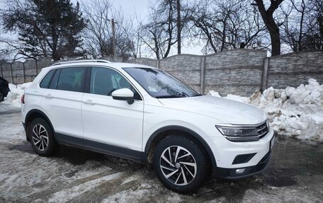 Volkswagen Tiguan II, 2018 год, 2 800 000 рублей, 3 фотография