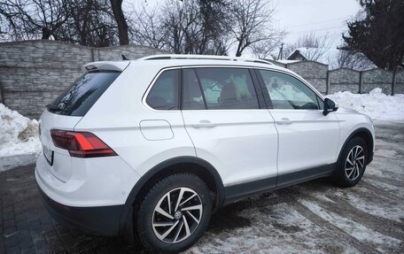 Volkswagen Tiguan II, 2018 год, 2 800 000 рублей, 5 фотография