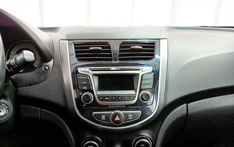 Hyundai Solaris II рестайлинг, 2015 год, 1 090 000 рублей, 18 фотография