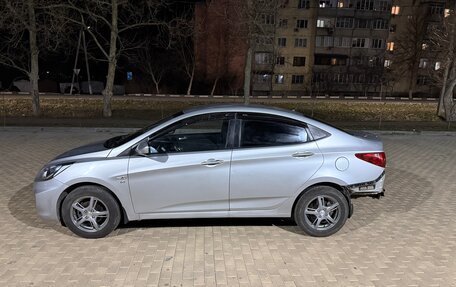 Hyundai Solaris II рестайлинг, 2011 год, 390 000 рублей, 2 фотография