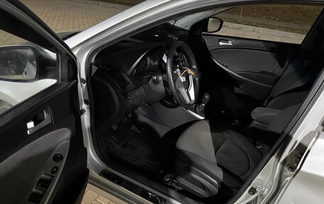 Hyundai Solaris II рестайлинг, 2011 год, 390 000 рублей, 6 фотография