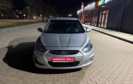 Hyundai Solaris II рестайлинг, 2011 год, 390 000 рублей, 5 фотография