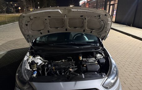 Hyundai Solaris II рестайлинг, 2011 год, 390 000 рублей, 9 фотография