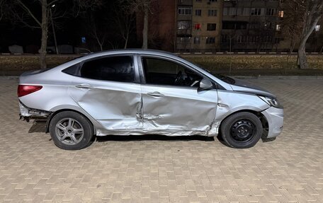 Hyundai Solaris II рестайлинг, 2011 год, 390 000 рублей, 12 фотография