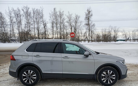Volkswagen Tiguan II, 2021 год, 3 550 000 рублей, 5 фотография