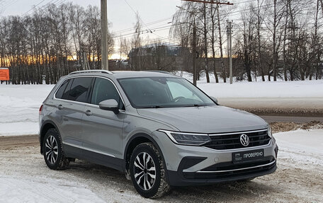 Volkswagen Tiguan II, 2021 год, 3 550 000 рублей, 3 фотография