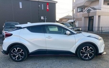 Toyota C-HR I рестайлинг, 2022 год, 1 578 000 рублей, 4 фотография