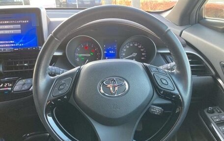 Toyota C-HR I рестайлинг, 2022 год, 1 578 000 рублей, 9 фотография