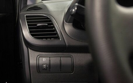 Hyundai Solaris II рестайлинг, 2011 год, 710 000 рублей, 32 фотография