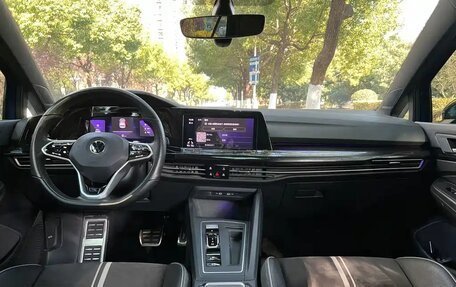 Volkswagen Golf VIII, 2023 год, 1 740 055 рублей, 12 фотография