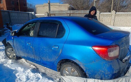Renault Logan II, 2017 год, 320 000 рублей, 2 фотография