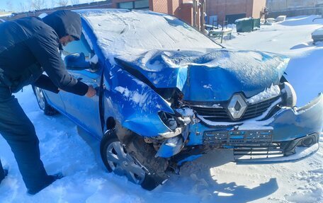 Renault Logan II, 2017 год, 320 000 рублей, 3 фотография