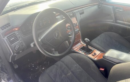 Mercedes-Benz E-Класс, 1998 год, 220 000 рублей, 8 фотография