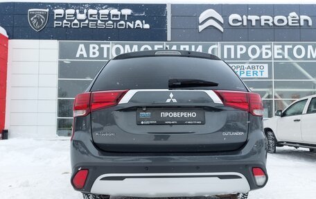 Mitsubishi Outlander III рестайлинг 3, 2019 год, 2 500 000 рублей, 6 фотография