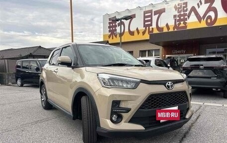 Toyota Raize I, 2023 год, 2 000 000 рублей, 2 фотография