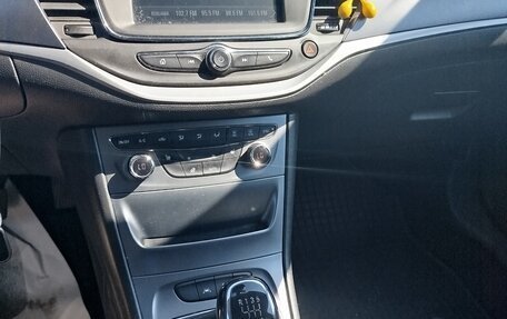 Opel Astra K, 2017 год, 1 450 000 рублей, 13 фотография