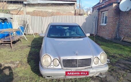 Mercedes-Benz E-Класс, 1996 год, 270 000 рублей, 1 фотография