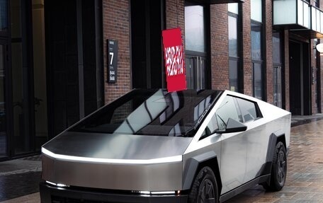 Tesla Cybertruck, 2024 год, 20 000 000 рублей, 1 фотография