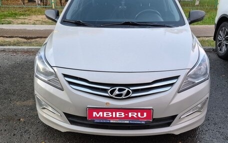 Hyundai Solaris II рестайлинг, 2014 год, 900 000 рублей, 1 фотография