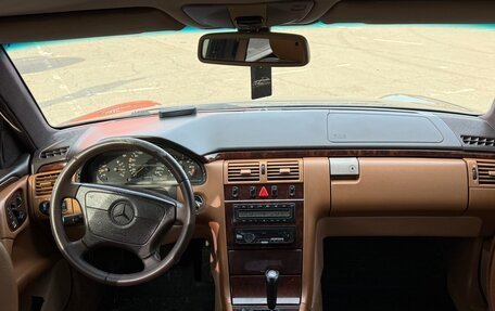 Mercedes-Benz E-Класс, 1997 год, 750 000 рублей, 8 фотография