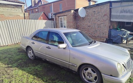 Mercedes-Benz E-Класс, 1996 год, 270 000 рублей, 2 фотография