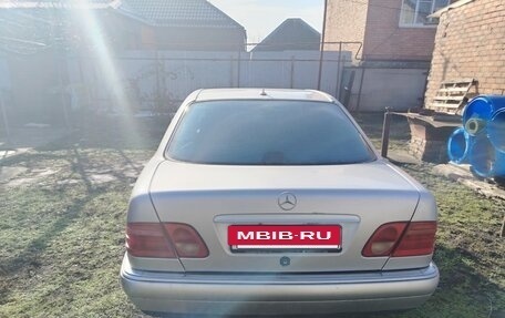 Mercedes-Benz E-Класс, 1996 год, 270 000 рублей, 4 фотография