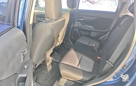 Mitsubishi Outlander III рестайлинг 3, 2015 год, 1 250 000 рублей, 6 фотография