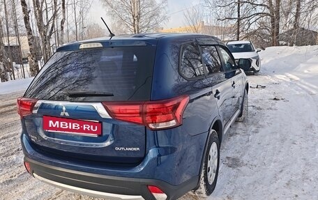 Mitsubishi Outlander III рестайлинг 3, 2015 год, 1 250 000 рублей, 3 фотография
