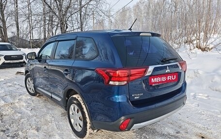 Mitsubishi Outlander III рестайлинг 3, 2015 год, 1 250 000 рублей, 4 фотография