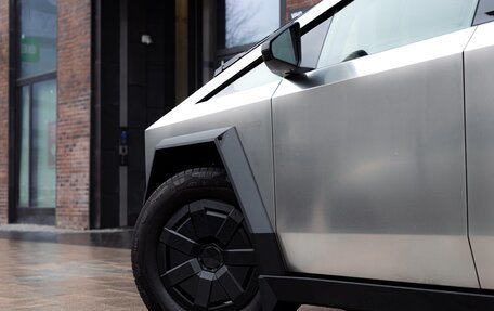 Tesla Cybertruck, 2024 год, 20 000 000 рублей, 3 фотография