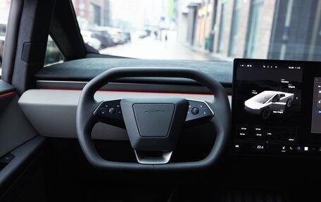 Tesla Cybertruck, 2024 год, 20 000 000 рублей, 6 фотография