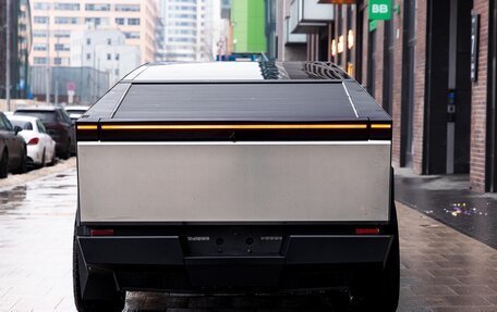 Tesla Cybertruck, 2024 год, 20 000 000 рублей, 18 фотография