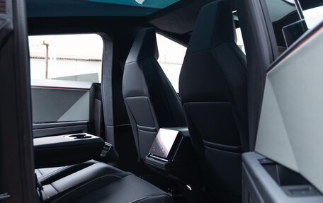 Tesla Cybertruck, 2024 год, 20 000 000 рублей, 12 фотография