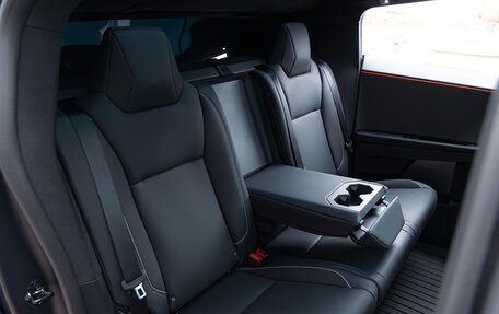 Tesla Cybertruck, 2024 год, 20 000 000 рублей, 19 фотография