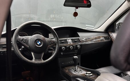 BMW 5 серия, 2004 год, 1 300 000 рублей, 8 фотография