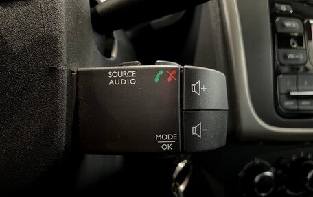 Renault Logan II, 2018 год, 970 000 рублей, 12 фотография