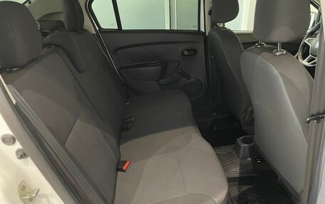 Renault Logan II, 2018 год, 970 000 рублей, 14 фотография