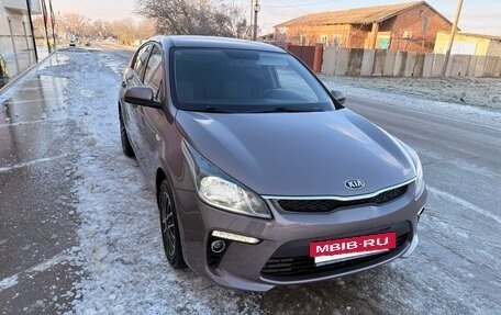 KIA Rio IV, 2018 год, 1 360 000 рублей, 2 фотография