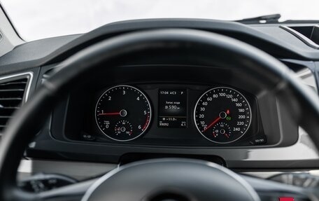 Volkswagen Multivan T6 рестайлинг, 2019 год, 5 000 000 рублей, 6 фотография