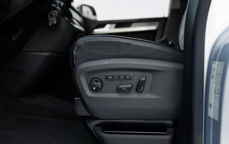 Volkswagen Multivan T6 рестайлинг, 2019 год, 5 000 000 рублей, 12 фотография