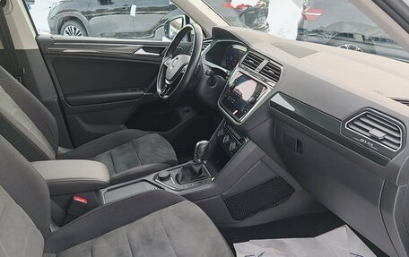 Volkswagen Tiguan II, 2017 год, 1 989 000 рублей, 10 фотография