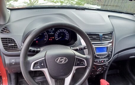 Hyundai Solaris II рестайлинг, 2012 год, 800 000 рублей, 8 фотография