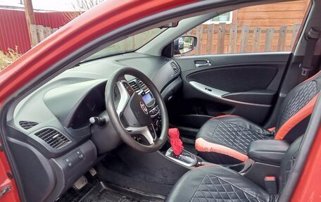 Hyundai Solaris II рестайлинг, 2012 год, 800 000 рублей, 5 фотография