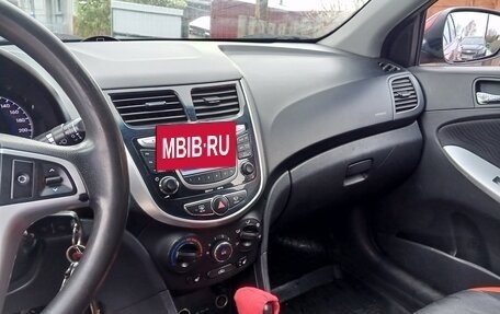 Hyundai Solaris II рестайлинг, 2012 год, 800 000 рублей, 7 фотография