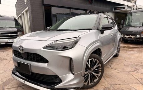 Toyota Yaris Cross, 2022 год, 1 451 000 рублей, 3 фотография