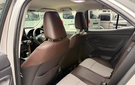 Toyota Yaris Cross, 2022 год, 1 451 000 рублей, 27 фотография