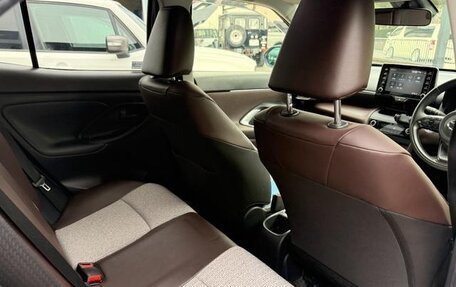 Toyota Yaris Cross, 2022 год, 1 451 000 рублей, 30 фотография