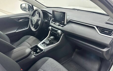 Toyota RAV4, 2019 год, 2 799 000 рублей, 18 фотография