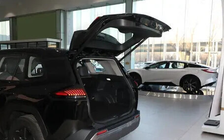 Toyota RAV4, 2025 год, 4 500 548 рублей, 24 фотография