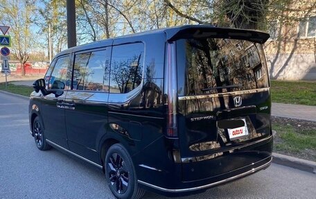 Honda Stepwgn, 2023 год, 2 500 000 рублей, 4 фотография